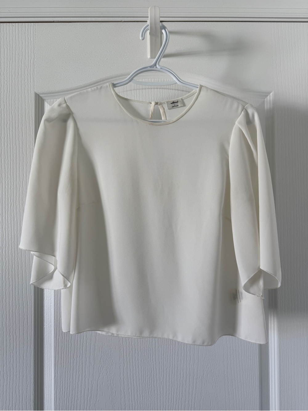 Aritzia Babaton White Flutter Sleeve Blouse